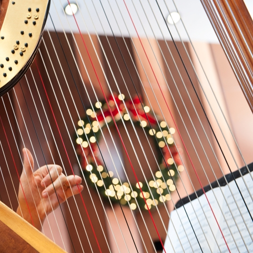 wreath on harp